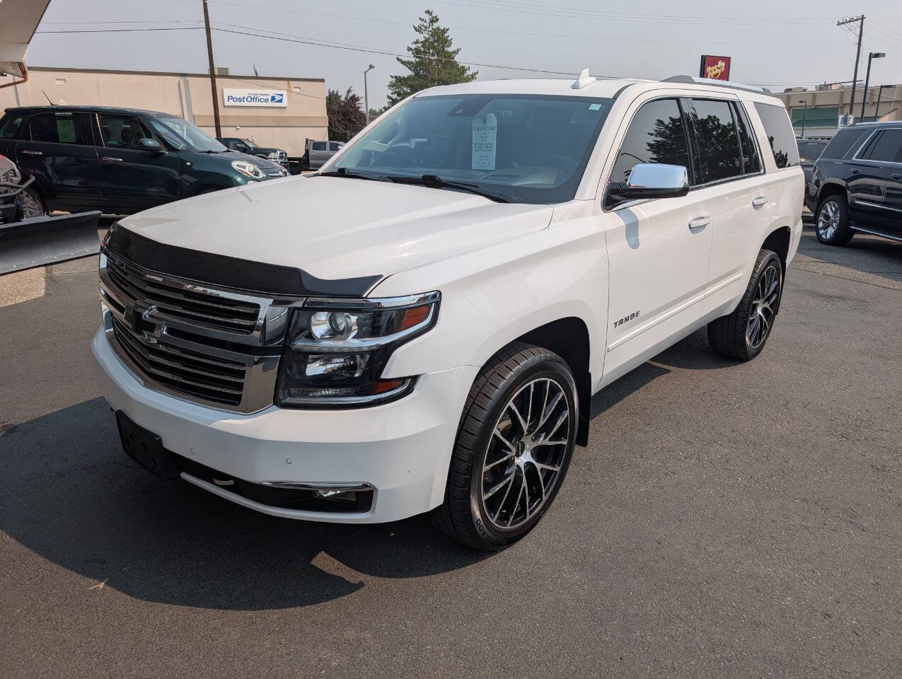 Used 2020 Chevrolet Tahoe Premier w/ Premier 6.2L Value Package AWD/4WD image 3