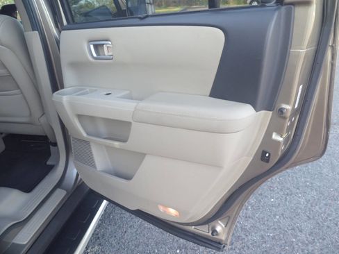 Used 2010 Honda Pilot Touring image 23