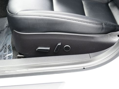 Used 2023 Tesla Model 3 Standard Range image 10