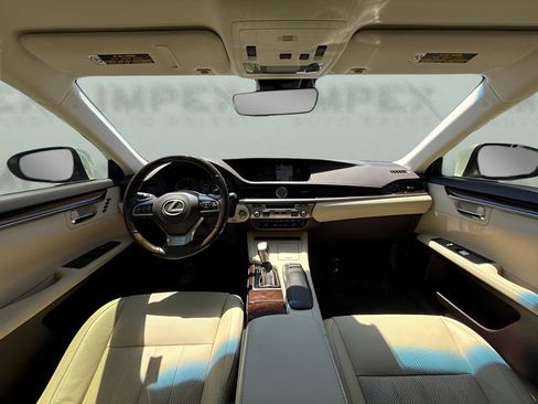 Used 2016 Lexus ES 350 w/ Luxury Package w/Wood Trim FWD image 13