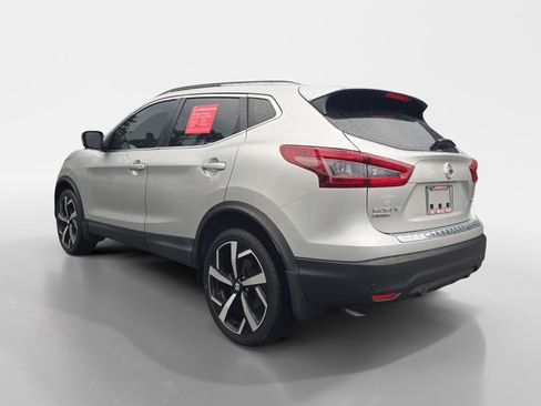 Certified 2022 Nissan Rogue Sport SL w/ Premium Package AWD/4WD image 3