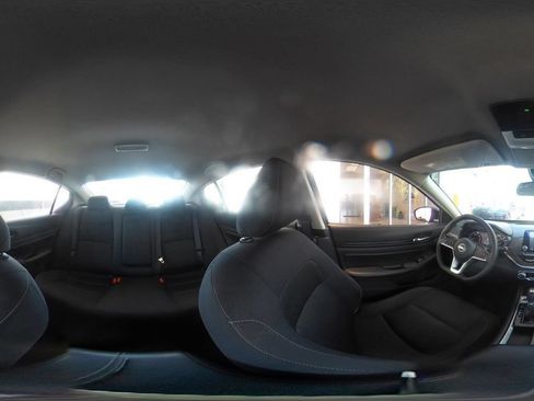 Used 2025 Nissan Altima 2.5 SV FWD image 42