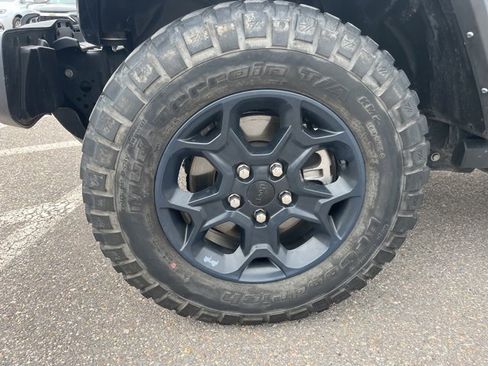 Used 2023 Jeep Gladiator Willys image 9