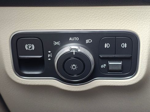 New 2026 Mercedes-Benz GLB 250 4MATIC image 38