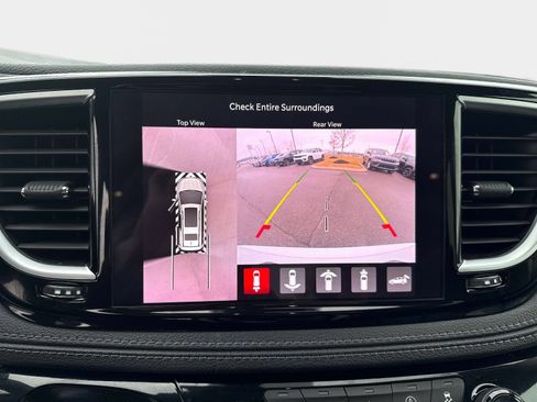 Used 2022 Chrysler Pacifica Limited image 27