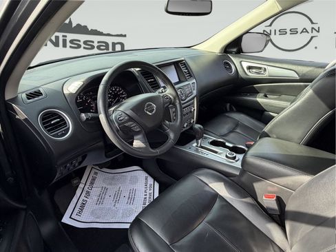 Used 2019 Nissan Pathfinder SL image 10