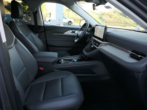 Used 2025 Ford Explorer Active w/ Active Comfort Package image 28