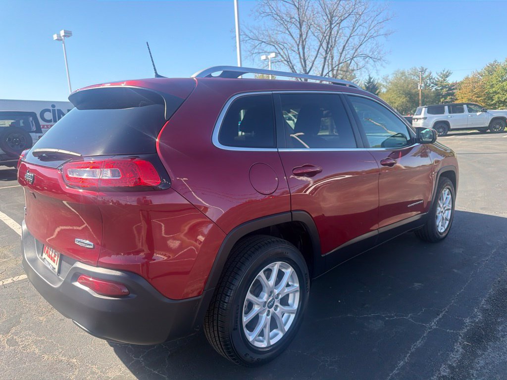 Used 2016 Jeep Cherokee Latitude w/ Cold Weather Group AWD/4WD image 7