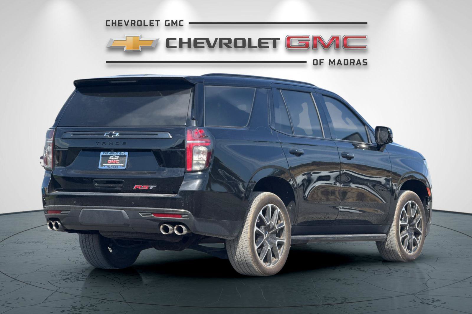 Used 2022 Chevrolet Tahoe RST w/ Sport Performance Package AWD/4WD image 3