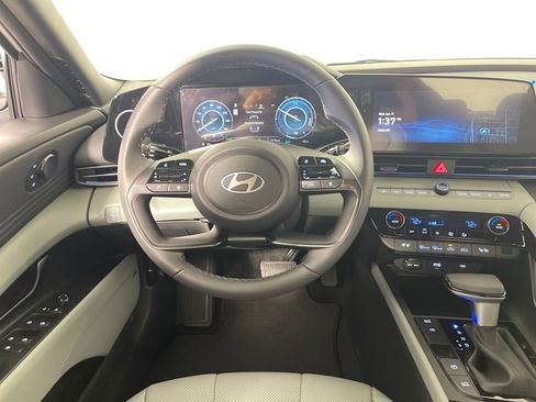 New 2025 Hyundai Elantra Limited image 15
