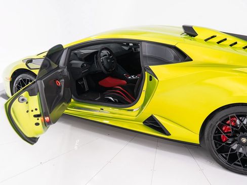 Used 2023 Lamborghini Huracan STO RWD image 9