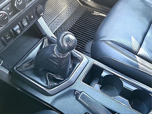 Used 2019 Toyota Tacoma TRD Off-Road w/ TRD Premium Off Road Package AWD/4WD image 28
