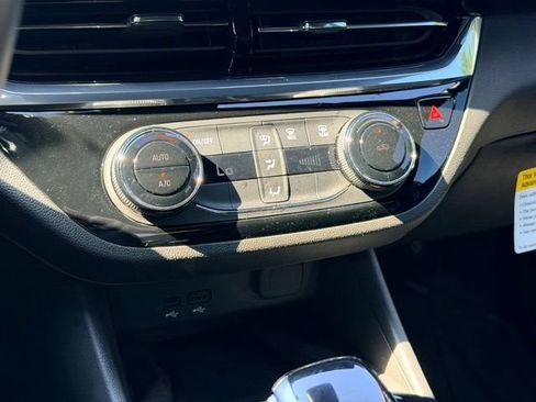 Used 2024 Buick Envista Sport Touring w/ Convenience II Package FWD image 15