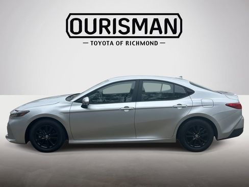 Used 2025 Toyota Camry LE image 10