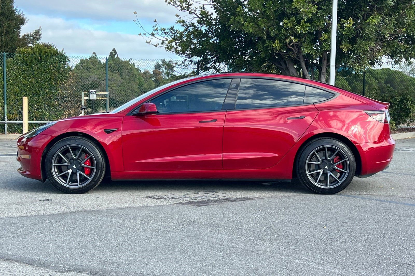 Used 2018 Tesla Model 3 Long Range RWD image 2