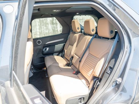 Certified 2025 Land Rover Discovery Dynamic SE AWD/4WD image 35