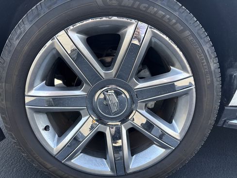 Used 2019 Cadillac Escalade ESV Luxury AWD/4WD image 10