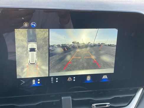 Used 2026 Chevrolet Equinox LT w/ Safety and Technology Package FWD image 17