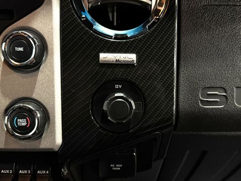 Used 2015 Ford F250 Lariat w/ Lariat Interior Package image 24