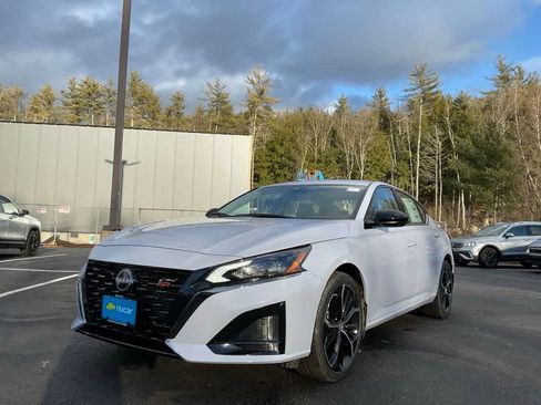 New 2025 Nissan Altima 2.5 SR image 2