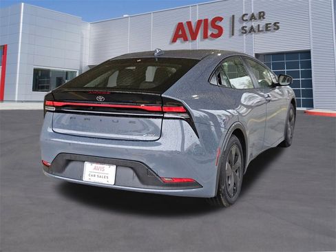 Used 2025 Toyota Prius LE image 6