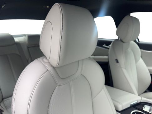 Used 2025 Genesis G70 2.5T image 45