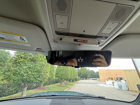 Used 2020 Land Rover Defender 110 SE image 71