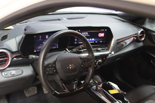 Used 2024 Chevrolet Trax RS w/ Sunroof Package FWD image 14
