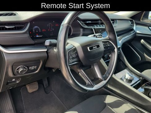 Used 2022 Jeep Grand Cherokee Laredo w/ Luxury Tech Group I AWD/4WD image 11