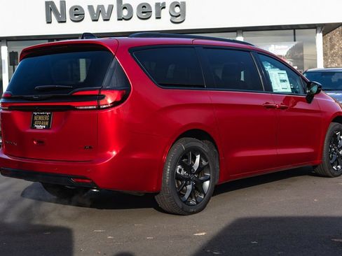 New 2026 Chrysler Pacifica Select w/ S Appearance Package AWD/4WD image 7