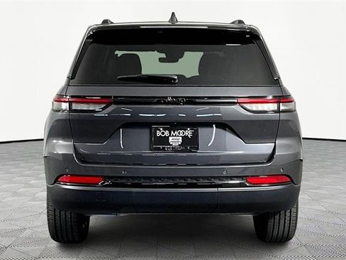 New 2025 Jeep Grand Cherokee Altitude image 5