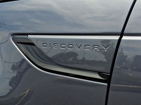 Used 2025 Land Rover Discovery Dynamic SE AWD/4WD image 33