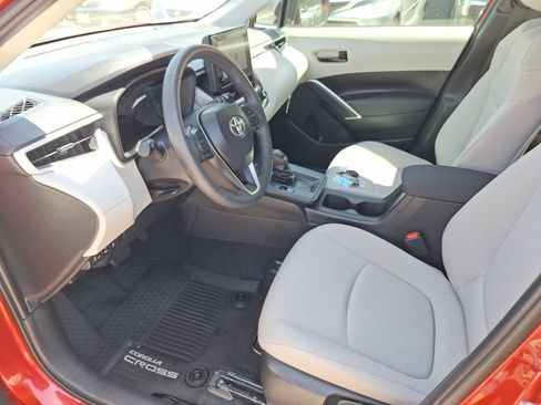 Used 2026 Toyota Corolla Cross LE FWD image 15