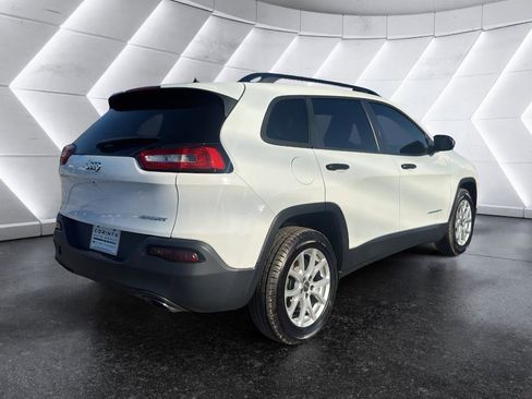 Used 2016 Jeep Cherokee Sport image 7