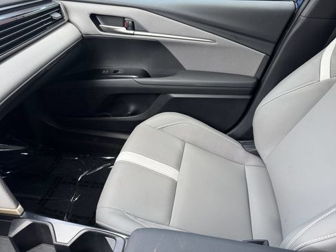 Used 2025 Toyota Camry SE w/ Convenience Package FWD image 30