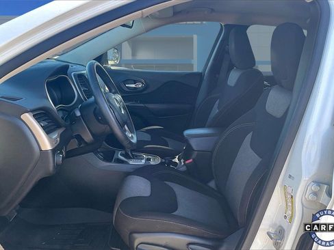 Used 2016 Jeep Cherokee Sport image 21