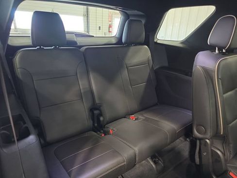 Used 2023 Chevrolet Traverse Premier AWD/4WD image 32
