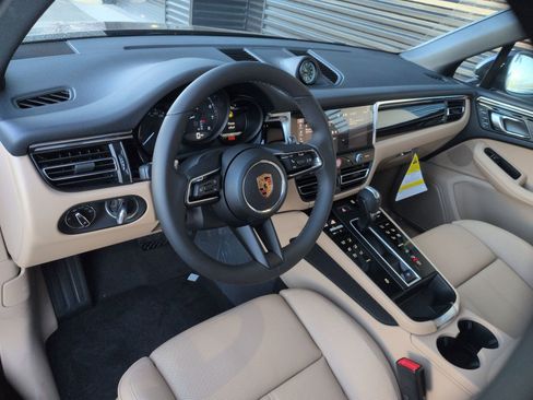 New 2026 Porsche Macan image 4