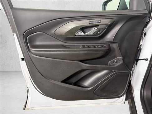 Used 2023 GMC Terrain SLT FWD image 11