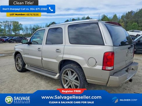 Used 2005 Cadillac Escalade AWD image 3