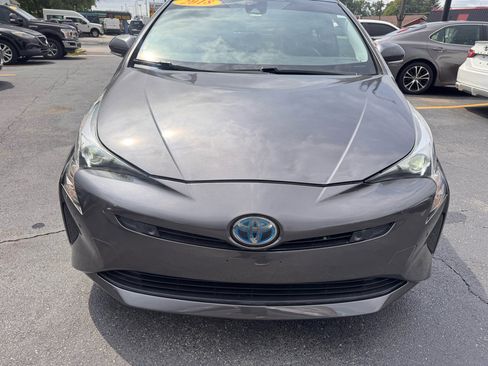 Used 2018 Toyota Prius Two image 2
