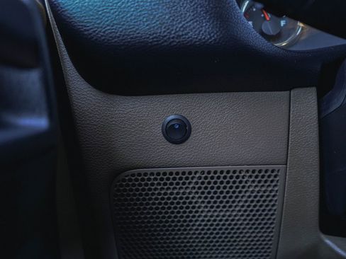 Used 2017 Jeep Wrangler Unlimited Sahara w/ Connectivity Group image 13