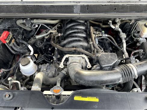 Used 2015 Nissan Titan SV w/ SV Value Truck Package image 8