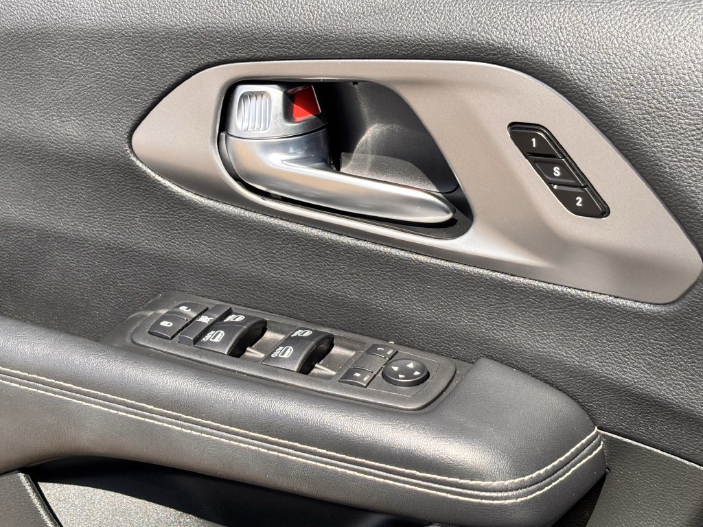 Used 2025 Chrysler Pacifica Select FWD image 19