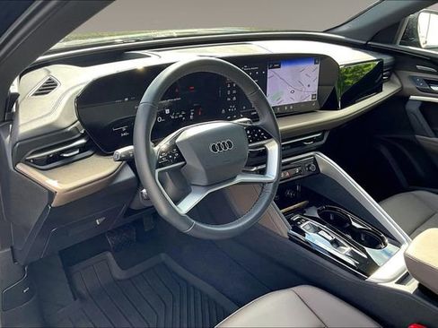 Used 2025 Audi Q5 Premium Plus w/ Premium Plus AWD/4WD image 17