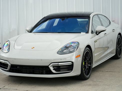 Used 2022 Porsche Panamera 4S w/ Premium Package image 55