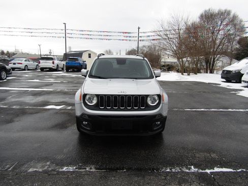 Used 2018 Jeep Renegade Latitude w/ Cold Weather Group image 2