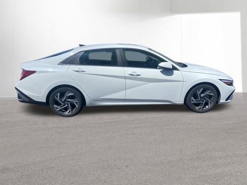 Certified 2025 Hyundai Elantra SEL FWD image 9