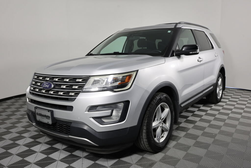 Used 2017 Ford Explorer XLT AWD/4WD image 5
