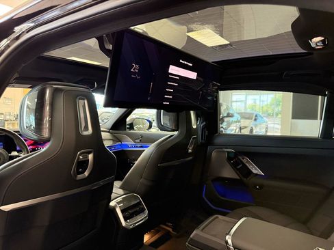 Used 2023 BMW 760i xDrive image 10